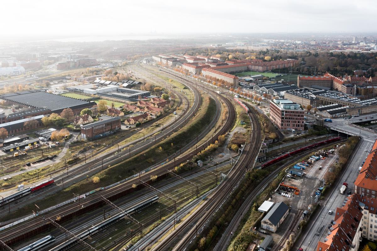 Overview af togbaner i byen